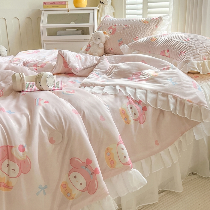 91家纺网 家纺一手货源 找家纺 慕澄2025新款小清新印花凉感丝花床裙款乳胶凉席 美乐蒂