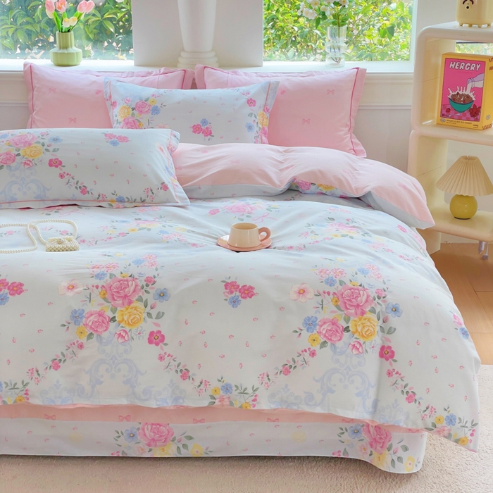 91家纺网 家纺一手货源 找家纺 铭博家纺 2025新款直播爆款100%全棉吊边一字绣工艺款13070印花全棉四件套 苏沐花谣