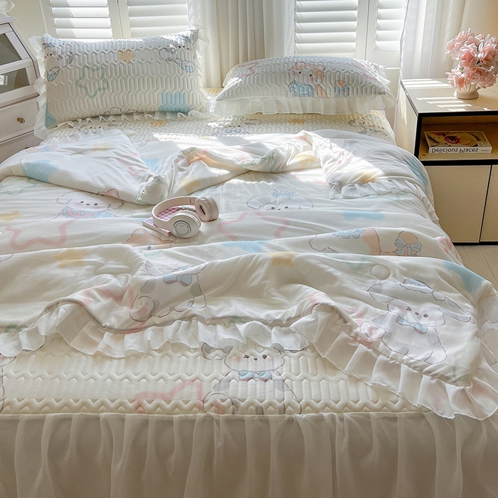 91家纺网 家纺一手货源 找家纺 慕澄2025新款小清新印花凉感丝花床裙款乳胶凉席 夏日幸福