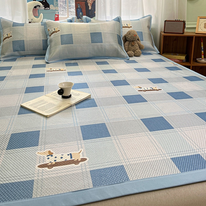 91家纺网 家纺一手货源 找家纺 布卢姆床垫2025新款A类数码印花冰藤席夏凉席--床席款 滑板腊肠狗