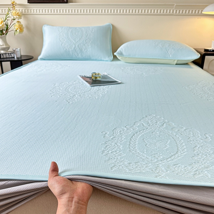 91家纺网 家纺一手货源 找家纺 布卢姆床垫2025新款A类PE乙纶冰豆豆床笠款凉席 蝴蝶花镜 蓝