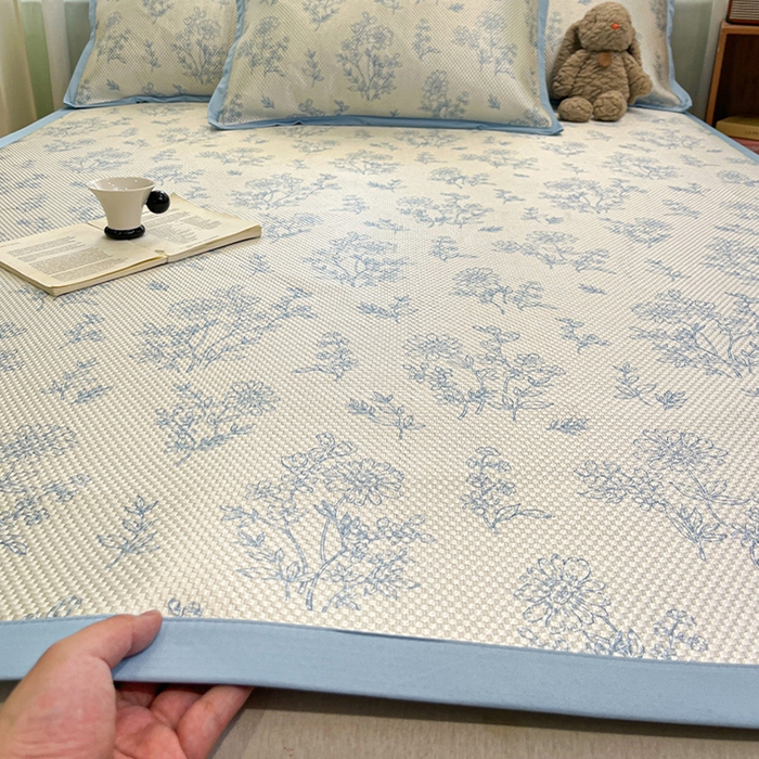 91家纺网 家纺一手货源 找家纺 布卢姆床垫2025新款A类数码印花冰藤席夏凉席--床席款 雏菊花影