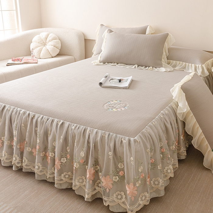 91家纺网 家纺一手货源 找家纺 好儿喜家纺2025新款海洋丝凉感豆豆床裙凉席-花蜜 咖 