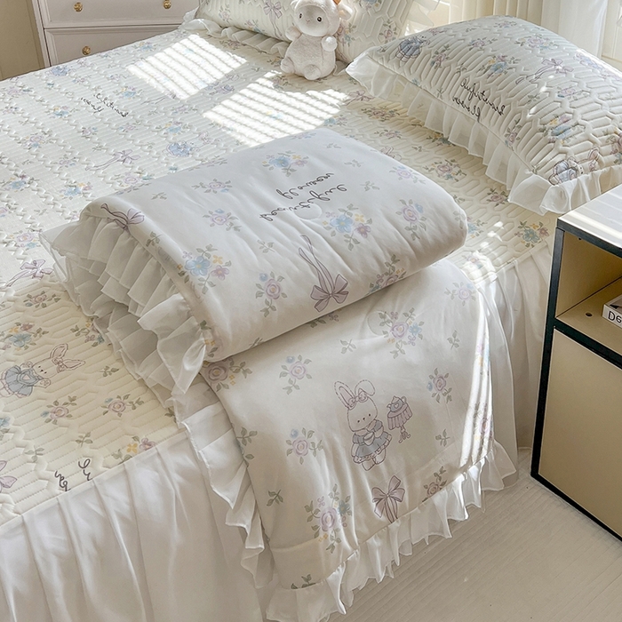 91家纺网 家纺一手货源 找家纺 慕澄2025新款小版印花床裙款乳胶凉席凉感丝夏被四件套 紫系小兔