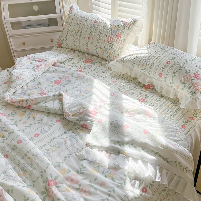 91家纺网 家纺一手货源 找家纺 慕澄2025新款小清新印花凉感丝花床裙款乳胶凉席 春季花花