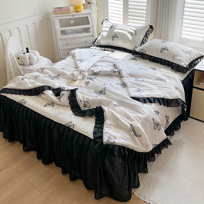 91家纺网 家纺一手货源 找家纺 慕澄2025新款小清新印花凉感丝花床裙款乳胶凉席 黑蝴蝶