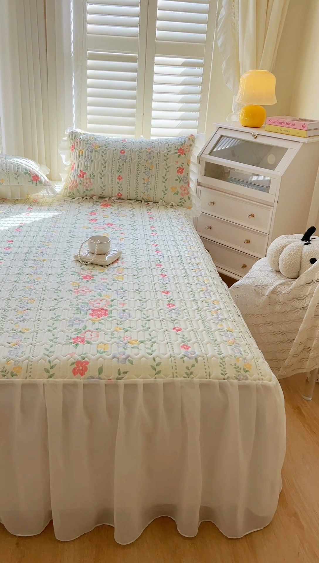 91家纺网 家纺一手货源 找家纺 慕澄2025新款小清新印花凉感丝花床裙款乳胶凉席 春季花花