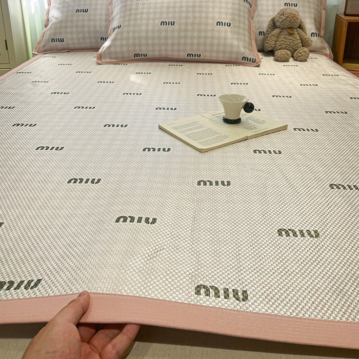 91家纺网 家纺一手货源 找家纺 布卢姆床垫2025新款A类数码印花冰藤席夏凉席--床席款 粉miu