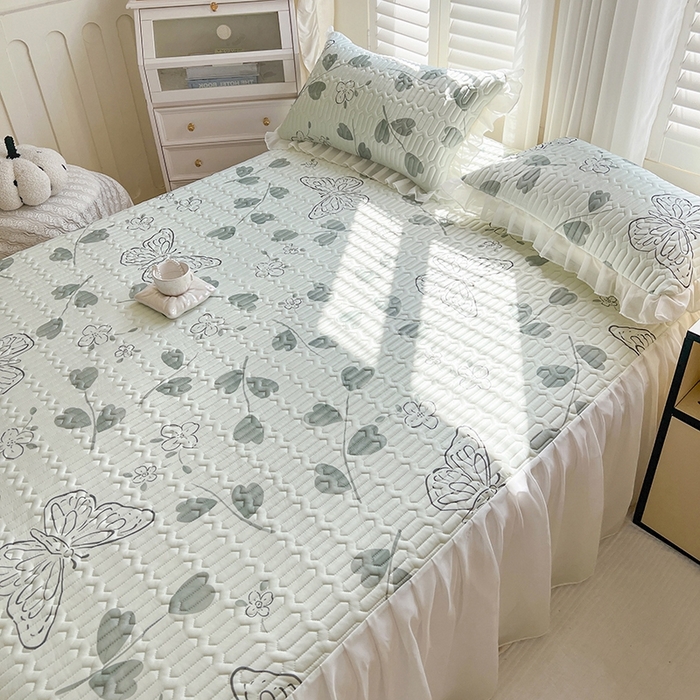 91家纺网 家纺一手货源 找家纺 慕澄2025新款小清新印花凉感丝花床裙款乳胶凉席 绿色蝶