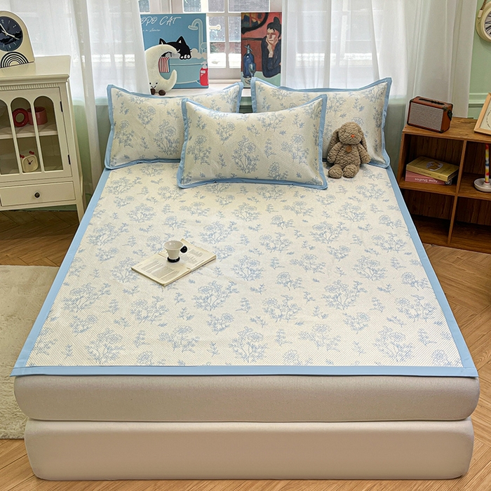 91家纺网 家纺一手货源 找家纺 布卢姆床垫2025新款A类数码印花冰藤席夏凉席--床席款 雏菊花影