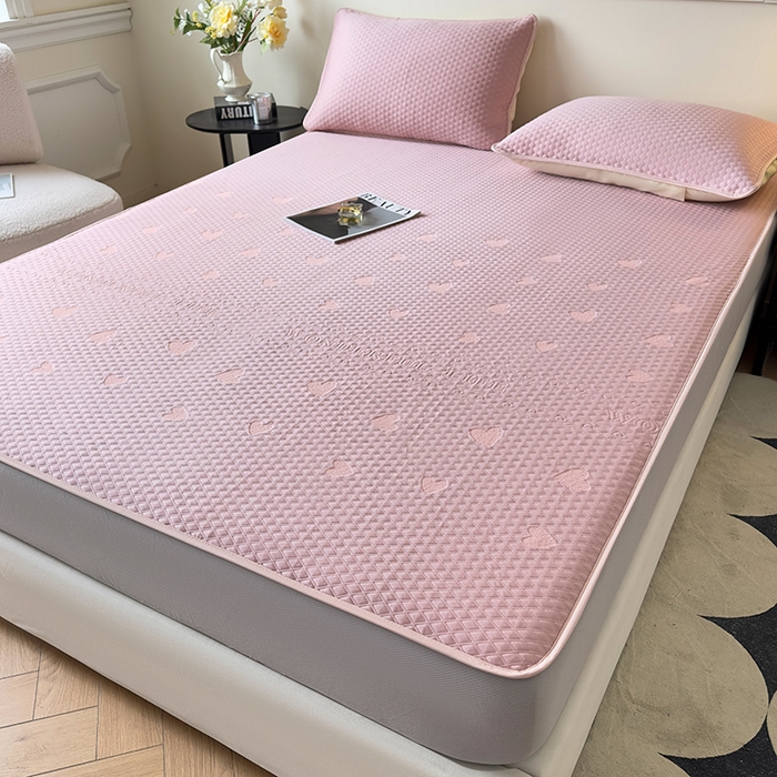 91家纺网 家纺一手货源 找家纺 布卢姆床垫2025新款A类PE乙纶冰豆豆床笠款凉席 爱心字母