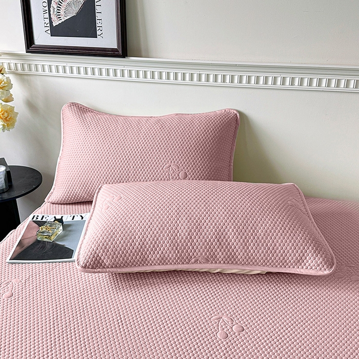 91家纺网 家纺一手货源 找家纺 布卢姆床垫2025新款A类PE乙纶冰豆豆床笠款凉席 樱桃粉