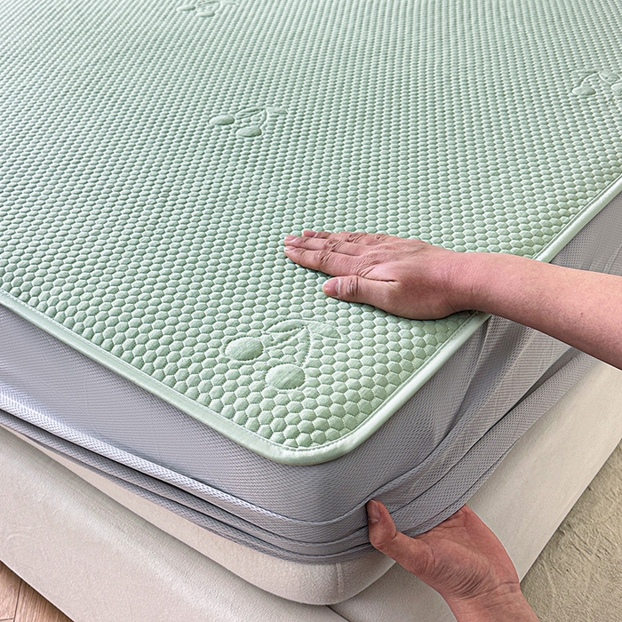 91家纺网 家纺一手货源 找家纺 布卢姆床垫2025新款A类PE乙纶冰豆豆床笠款凉席 樱桃绿