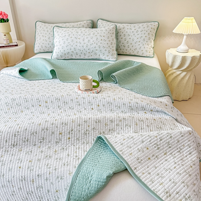 91家纺网 家纺一手货源 找家纺 橘夏家纺2025爆款棉感珍珠绸印花床盖三件套 花非花-仙踪绿