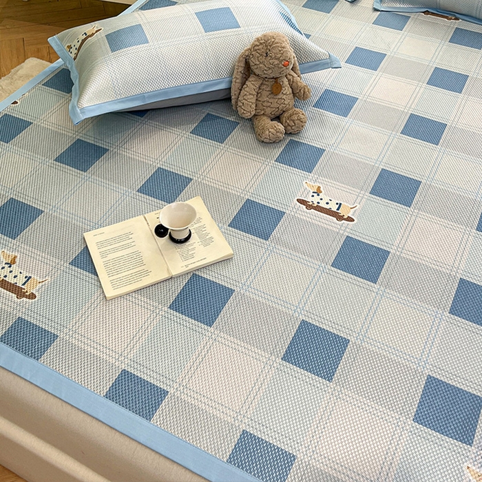 91家纺网 家纺一手货源 找家纺 布卢姆床垫2025新款A类数码印花冰藤席夏凉席--床席款 滑板腊肠狗