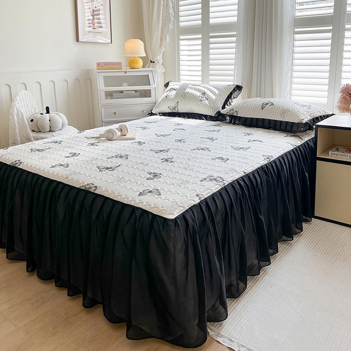 91家纺网 家纺一手货源 找家纺 慕澄2025新款小清新印花凉感丝花床裙款乳胶凉席 黑蝴蝶