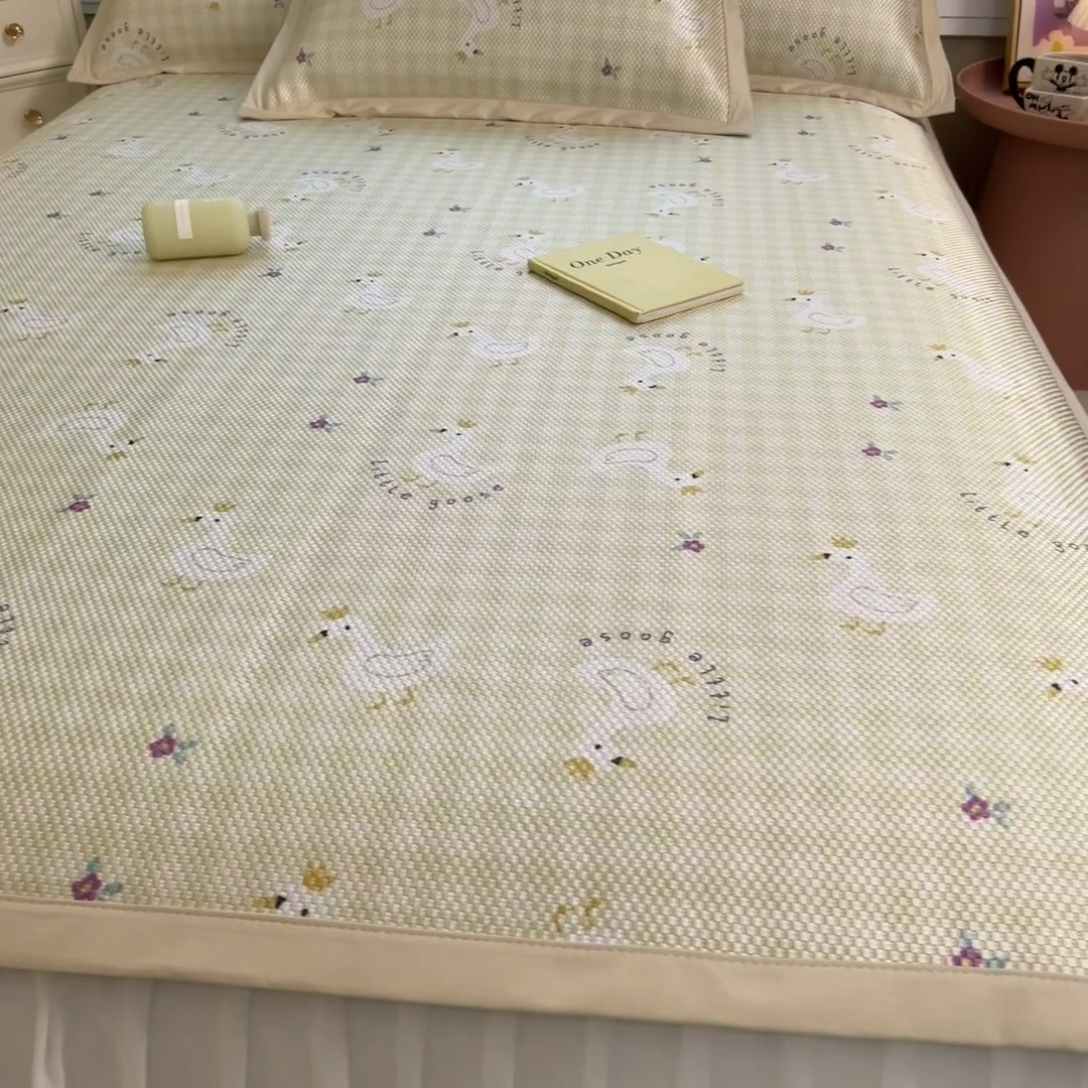 91家纺网 家纺一手货源 找家纺 布卢姆床垫2025新款A类数码印花冰藤席夏凉席--床席款 皇冠鸭