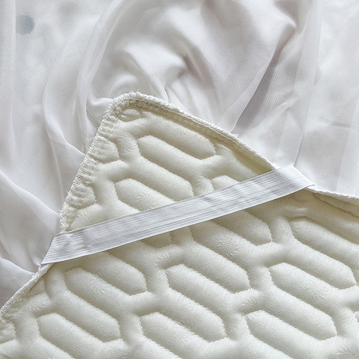 91家纺网 家纺一手货源 找家纺 慕澄2025新款小清新印花凉感丝花床裙款乳胶凉席 星星狗