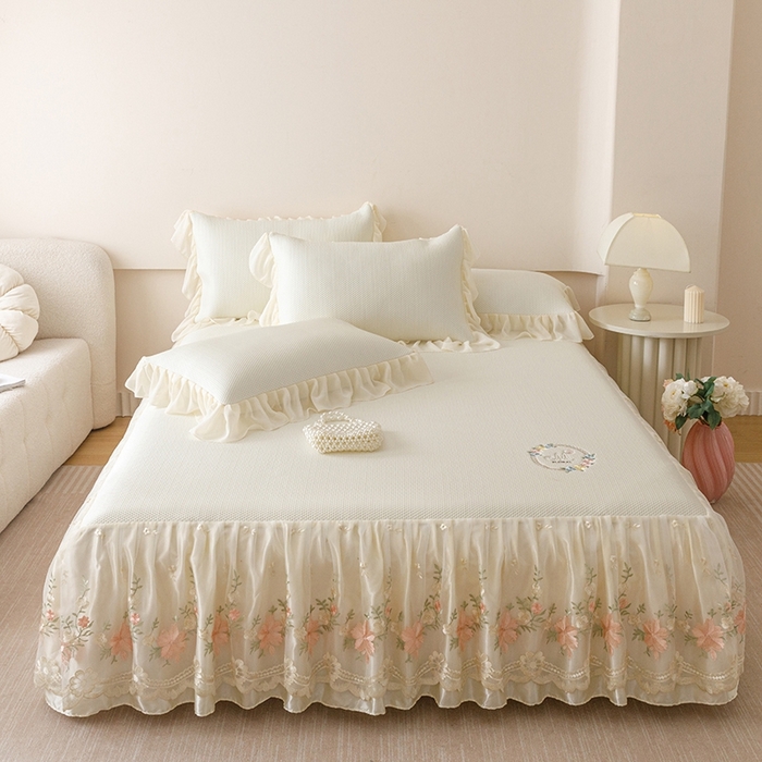 91家纺网 家纺一手货源 找家纺 好儿喜家纺2025新款海洋丝凉感豆豆床裙凉席-花蜜 奶白