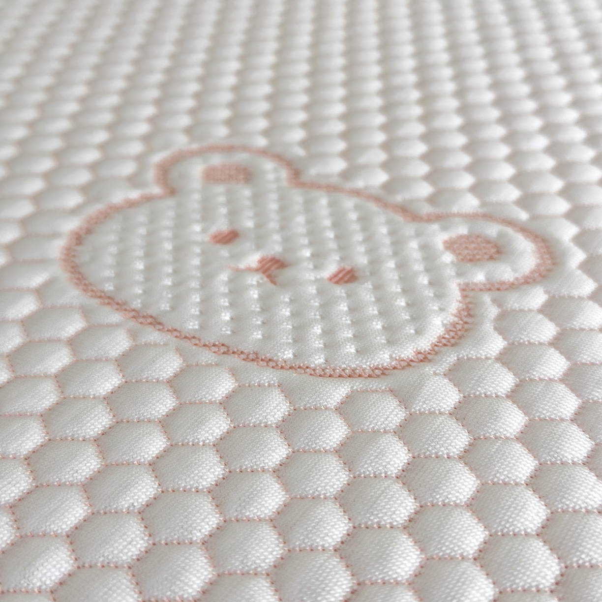 91家纺网 家纺一手货源 找家纺 席世家 2025新款凉感豆豆多功能垫 小熊-粉