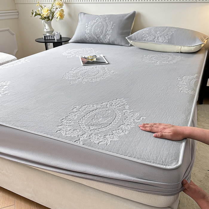 91家纺网 家纺一手货源 找家纺 布卢姆床垫2025新款A类PE乙纶冰豆豆床笠款凉席 蝴蝶花镜 灰