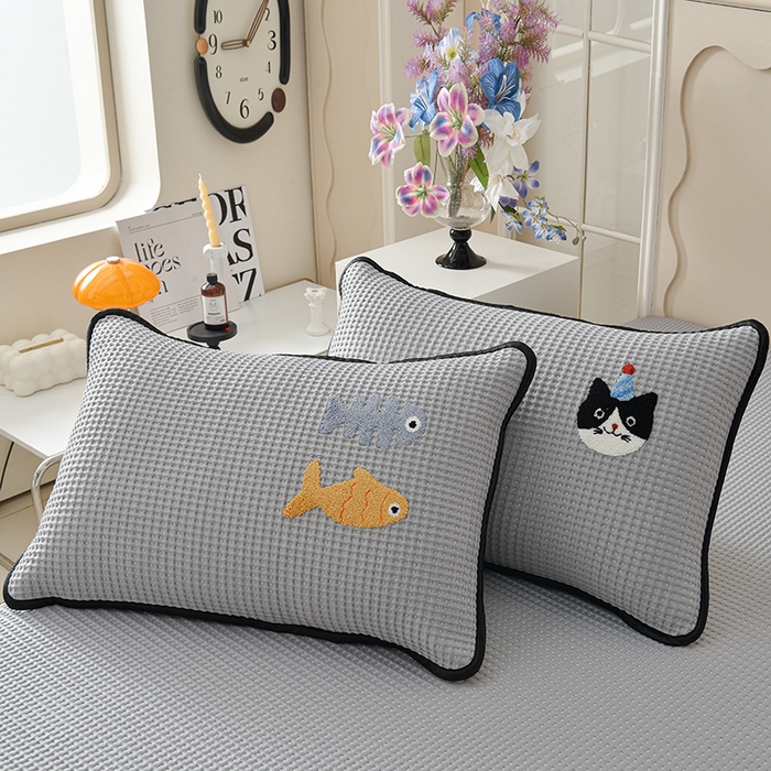 91家纺网 家纺一手货源 找家纺 （总）炫拼  2025新款A类凉豆豆华夫格卡通绣花床笠款三件套