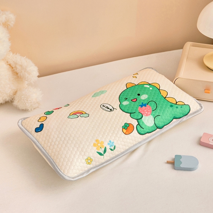 91家纺网 家纺一手货源 找家纺 富馨莱 2025新款儿童冰丝豆豆枕套 恐龙漫画