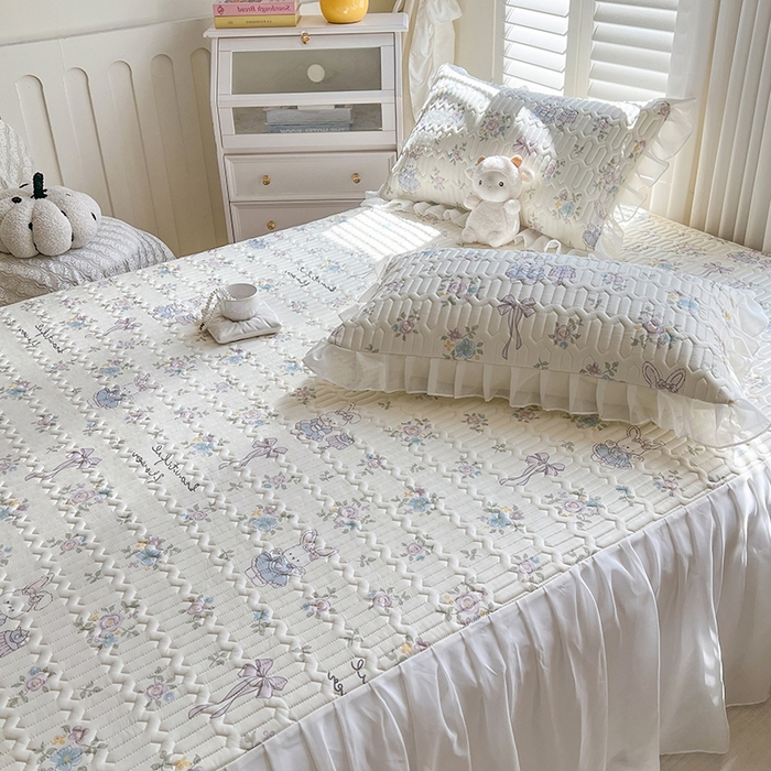 91家纺网 家纺一手货源 找家纺 慕澄2025新款小清新印花凉感丝花床裙款乳胶凉席 紫系小兔