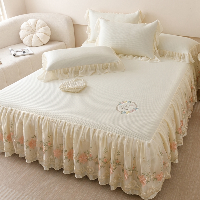 91家纺网 家纺一手货源 找家纺 好儿喜家纺2025新款海洋丝凉感豆豆床裙凉席-花蜜 奶白