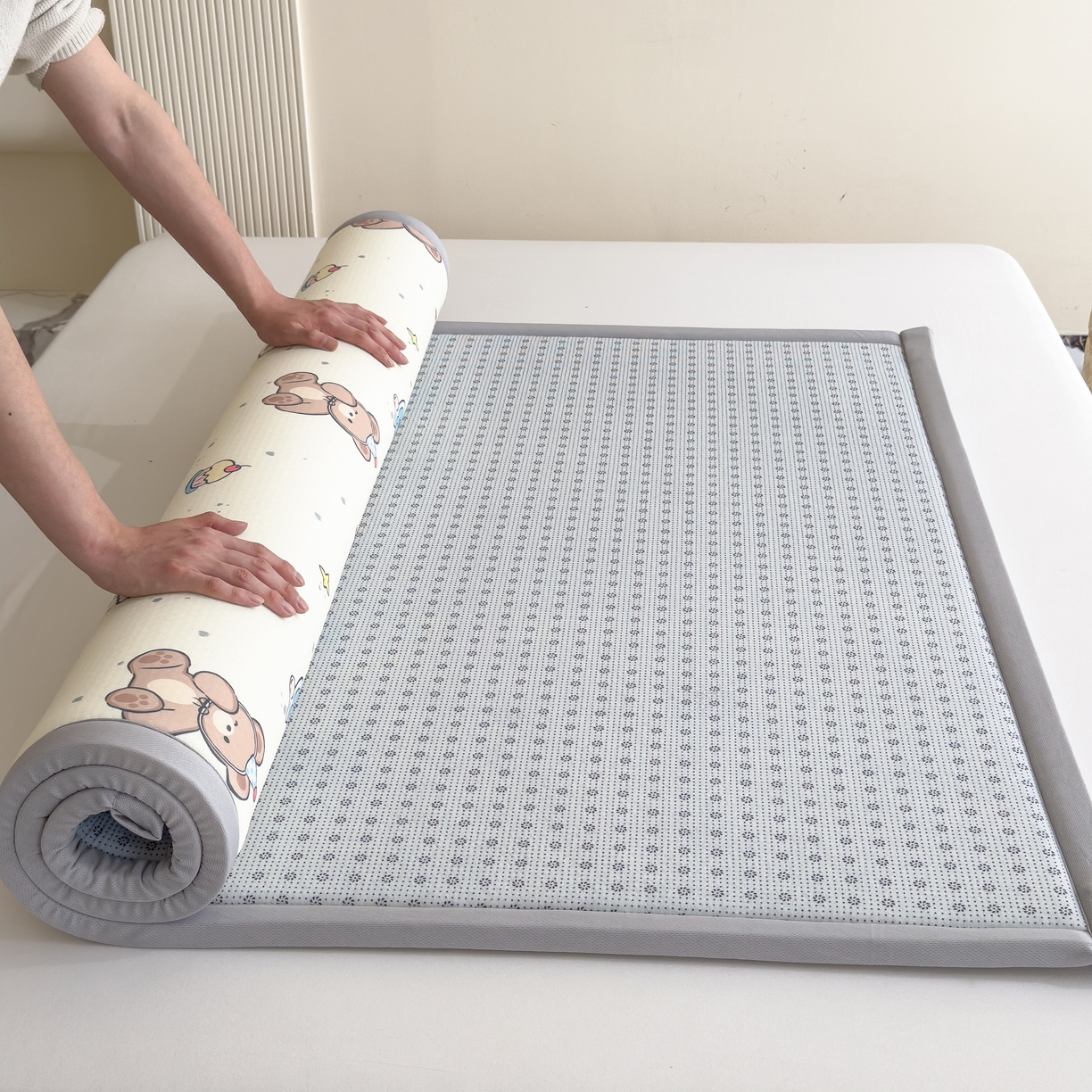 91家纺网 家纺一手货源 找家纺 席世家 2025新款印花豆豆多功能垫 汽车小熊