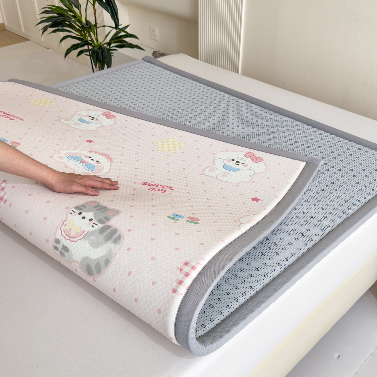 91家纺网 家纺一手货源 找家纺 席世家 2025新款印花豆豆多功能垫 粉色乐园