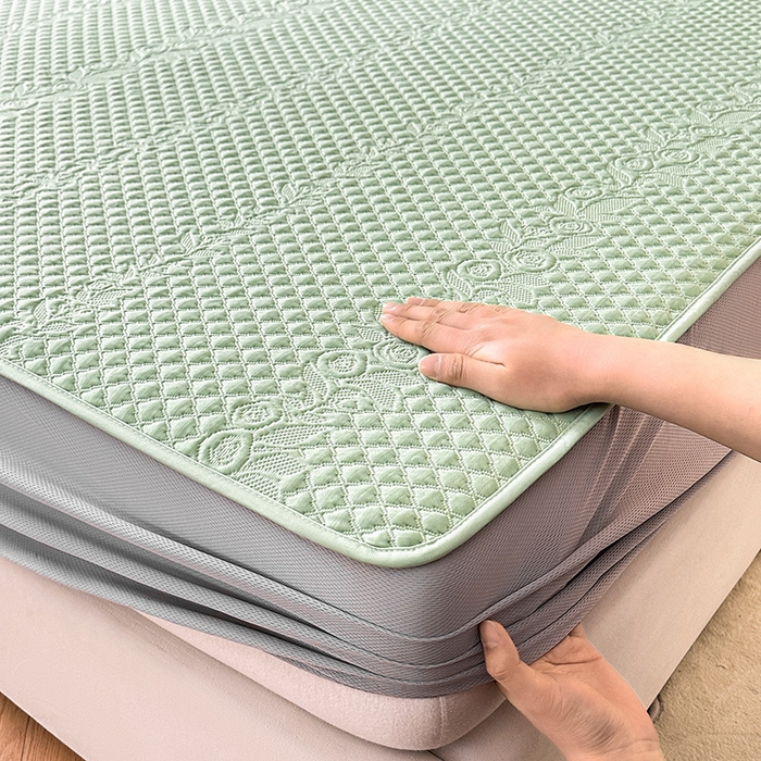 91家纺网 家纺一手货源 找家纺 布卢姆床垫2025新款A类PE乙纶冰豆豆床笠款凉席 夏日藤萝 绿