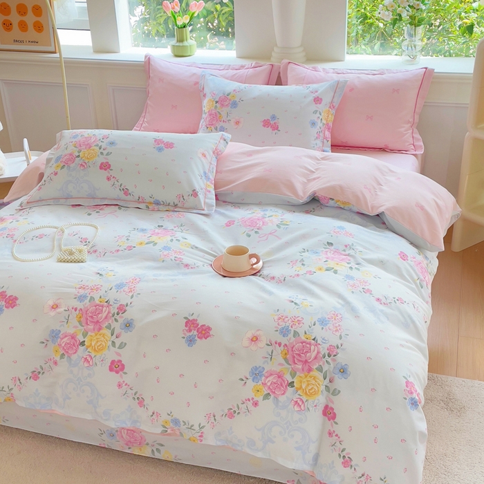 91家纺网 家纺一手货源 找家纺 铭博家纺 2025新款直播爆款100%全棉吊边一字绣工艺款13070印花全棉四件套 苏沐花谣