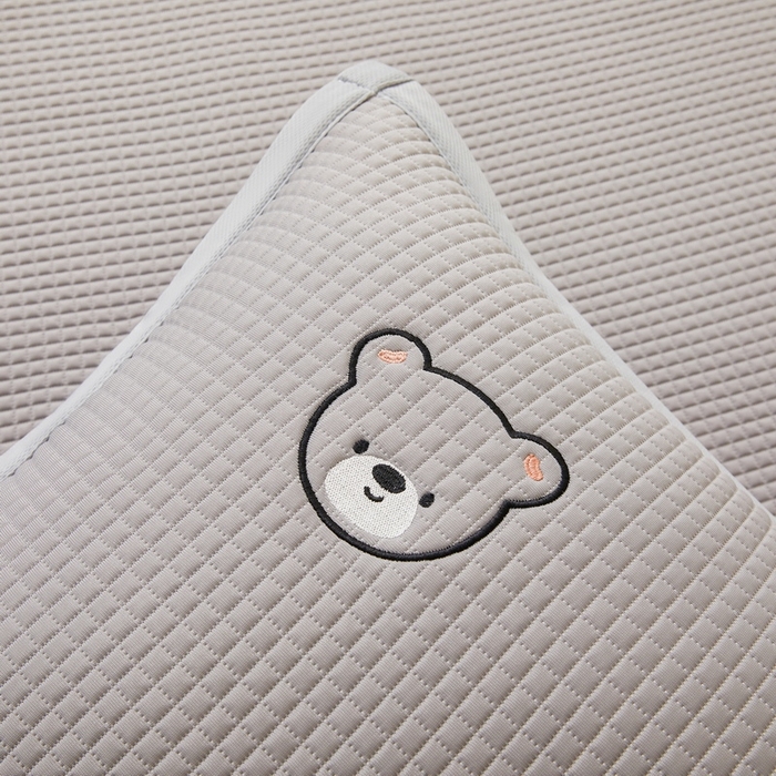 91家纺网 家纺一手货源 找家纺 （总）爱思凯2025新款【瑞宝熊】PE真豆豆床席款凉席 场景一