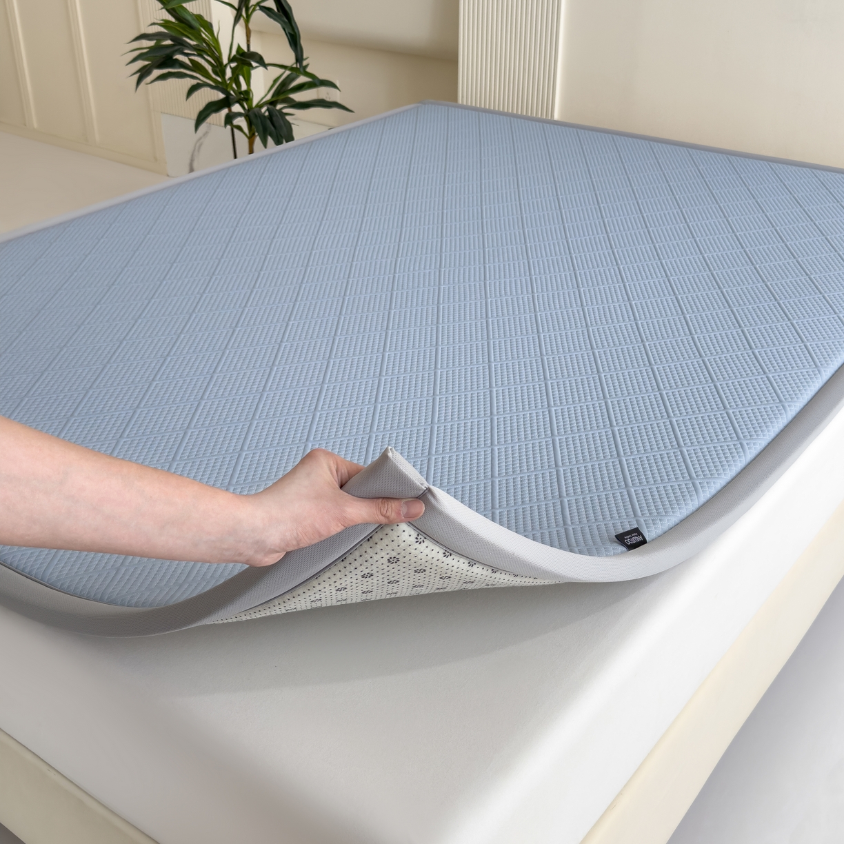 91家纺网 家纺一手货源 找家纺 席世家 2025新款凉感豆豆多功能垫 波洛格-蓝