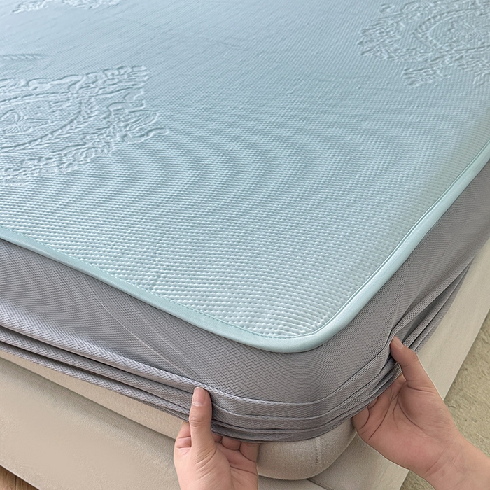 91家纺网 家纺一手货源 找家纺 布卢姆床垫2025新款A类PE乙纶冰豆豆床笠款凉席 蝴蝶花镜 蓝