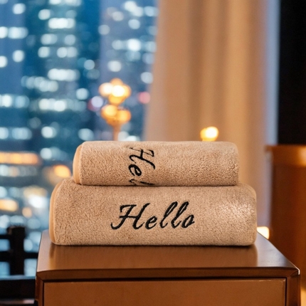 91家纺网 家纺一手货源 找家纺 （总）彩虹毛巾2025新款Hello珊瑚绒毛巾浴巾两件套跨境加厚吸水毛巾浴巾套装