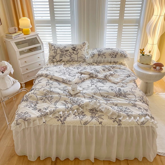 91家纺网 家纺一手货源 找家纺 慕澄2025新款小清新印花凉感丝花床裙款乳胶凉席 赫本