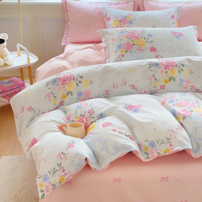 91家纺网 家纺一手货源 找家纺 铭博家纺 2025新款直播爆款100%全棉吊边一字绣工艺款13070印花全棉四件套 苏沐花谣