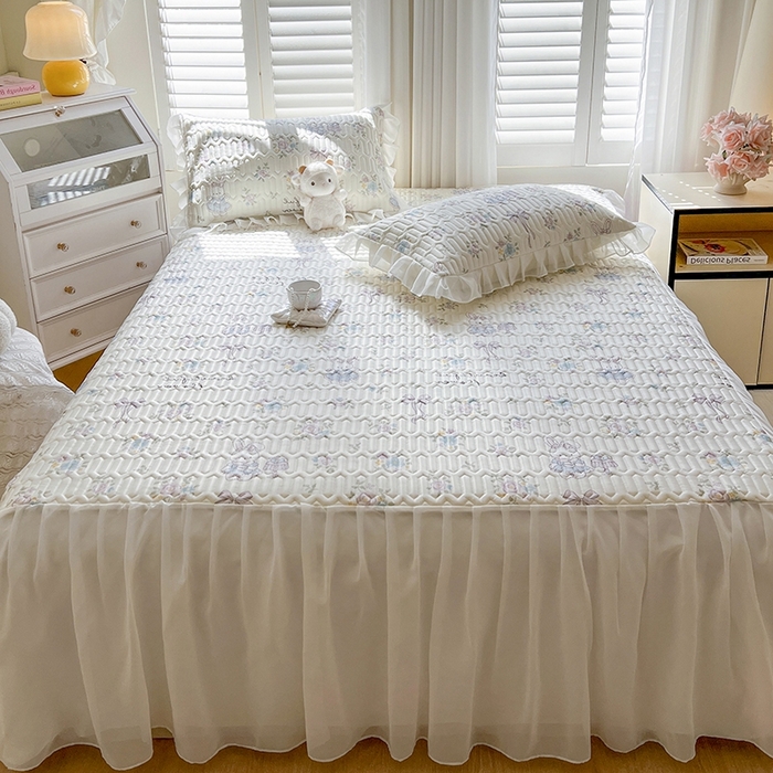 91家纺网 家纺一手货源 找家纺 慕澄2025新款小清新印花凉感丝花床裙款乳胶凉席 紫系小兔