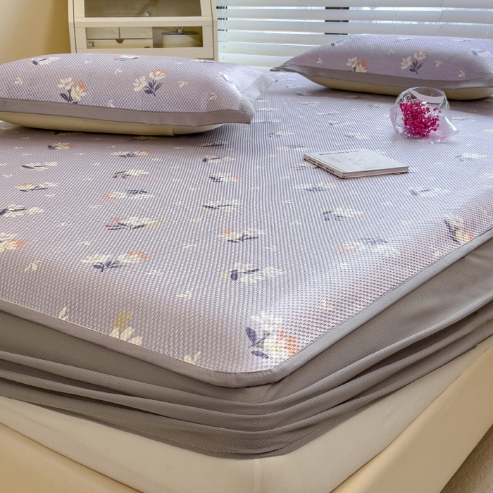 91家纺网 家纺一手货源 找家纺 布卢姆床垫2025新款A类数码印花冰藤席夏凉席--床笠款 紫蔷薇