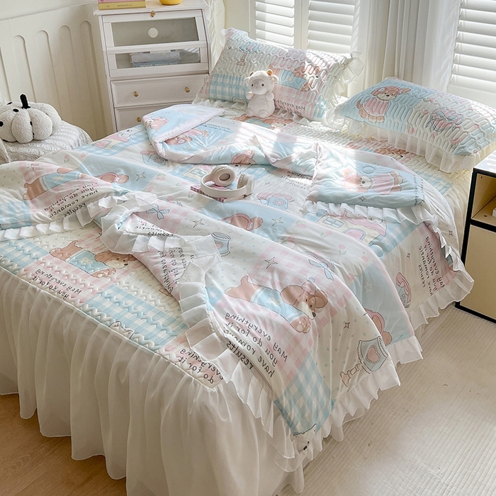 91家纺网 家纺一手货源 找家纺 慕澄2025新款小版印花床裙款乳胶凉席凉感丝夏被四件套 音乐会