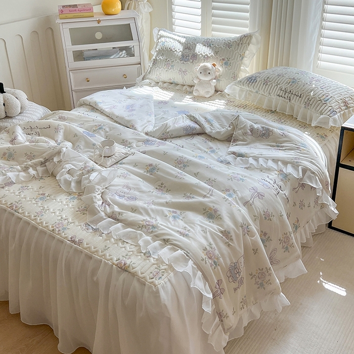 91家纺网 家纺一手货源 找家纺 慕澄2025新款小版印花床裙款乳胶凉席凉感丝夏被四件套 紫系小兔