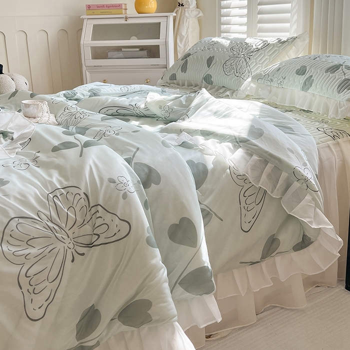 91家纺网 家纺一手货源 找家纺 慕澄2025新款小版印花床裙款乳胶凉席凉感丝夏被四件套 绿色蝶