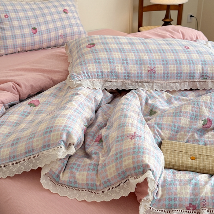 91家纺网 家纺一手货源 找家纺 一霖家纺 2025新款云感双层纱花边款四件套 草莓少女