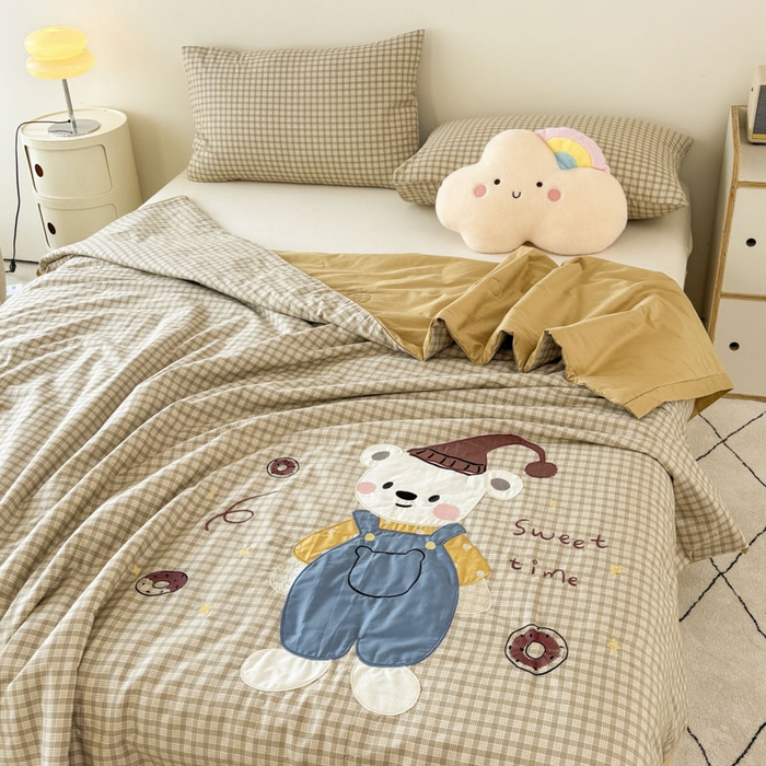 91家纺网 家纺一手货源 找家纺 鸣升家纺  2025新款精梳全棉纯棉绣花夏被夏凉被空调被 熊可爱