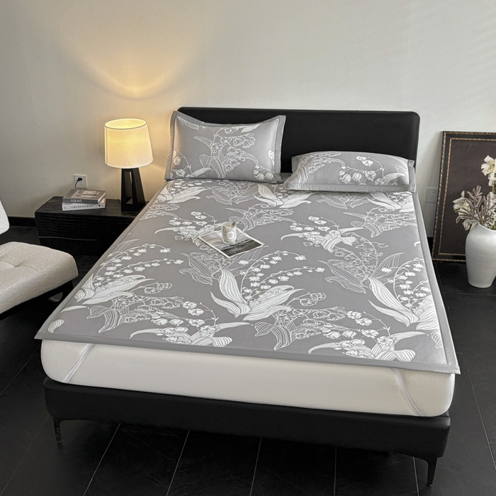 91家纺网 家纺一手货源 找家纺 2025新款A类PE提花凉席-蕙质兰心 蕙质兰心-爵士灰