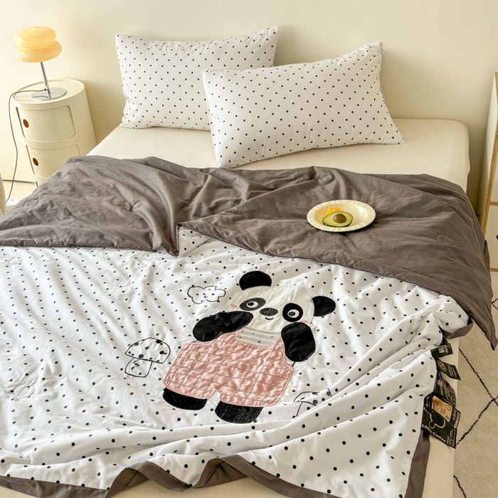 91家纺网 家纺一手货源 找家纺 鸣升家纺  2025新款精梳全棉纯棉绣花夏被夏凉被空调被 波点熊猫