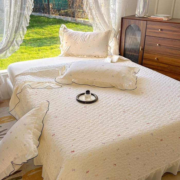 91家纺网 家纺一手货源 找家纺 韩秀 2025新款水洗棉夹棉韩版花边夏被小清新针织棉小碎花皱皱棉双层纱软糯感夏凉被空调被泡泡棉被四季跑量款 蝶梦