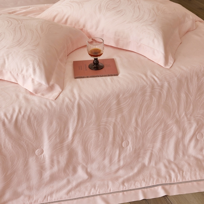 91家纺网 家纺一手货源 找家纺 （总）黛舒家居 2025新款60S兰精天丝精美提花夏被-艾迪斯